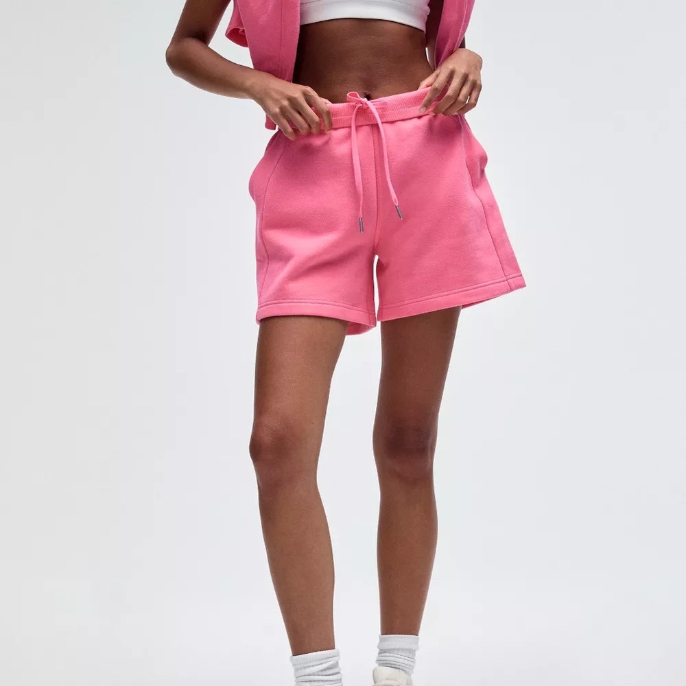 Lululemon Scuba High-Rise Shorts 5” pink size 4